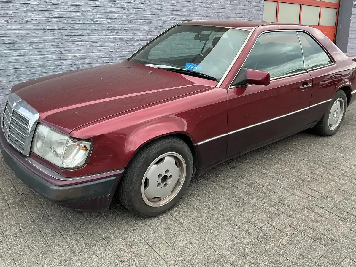Gebraucht Mercedes E300 1991 Rot Coupé