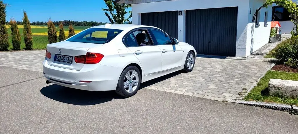 Gebraucht BMW 320 Sport Line 184 PS (135 kW) 2012 Weiß Limousine