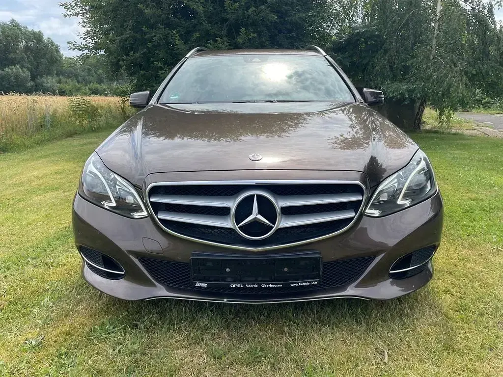 Gebraucht Mercedes E250 204 PS (150 kW) 2013 Braun Limousine