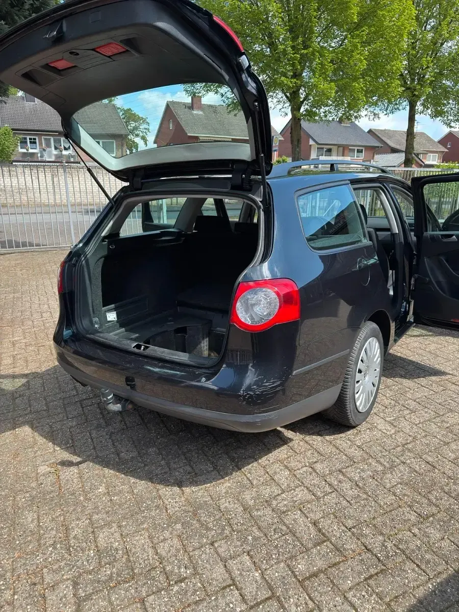 Usata VW Passat 110 CV (80 kW) 2009 Nero Station wagon