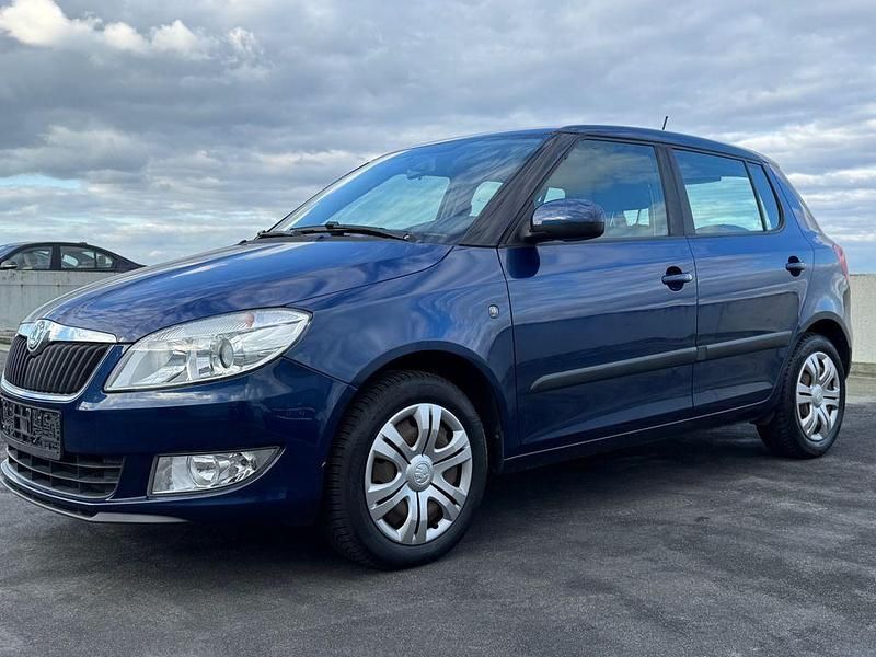 Gebraucht Skoda Fabia Ambition 69 PS (50 kW) 2013 Blau Limousine