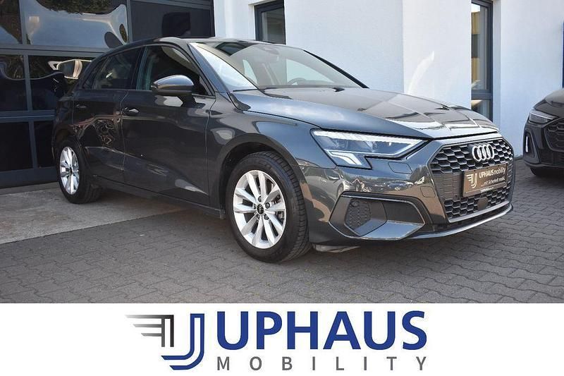Manhattangrau metallic Gebraucht 2022 Audi A3 Sportback Sport Limousine | 24.870 € (Fairer Preis) - Bild 1/4