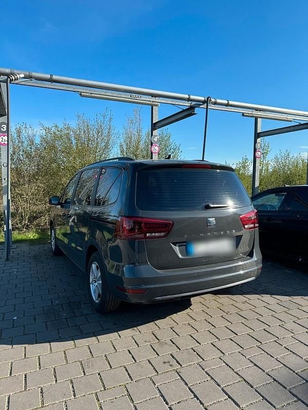 Grau Gebraucht 2015 Seat Alhambra Van / Kleinbus | 12.900 € - Bild 1/4