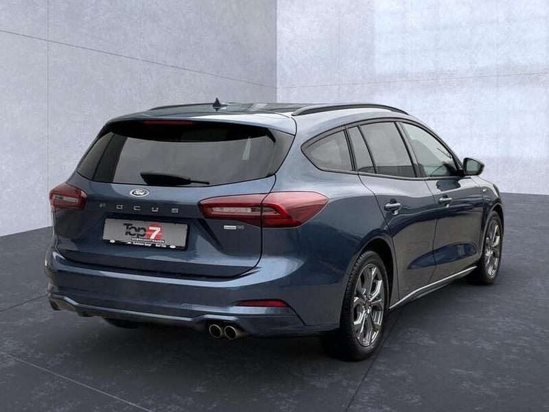 Gebraucht Ford Focus ST-Line 155 PS (114 kW) 2023 Chromablau (blau) Kombi