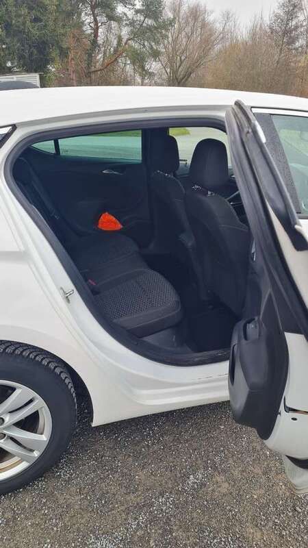 Weiß Gebraucht 2016 Opel Astra Active Limousine | 8.000 € (Fairer Preis) - Bild 1/4