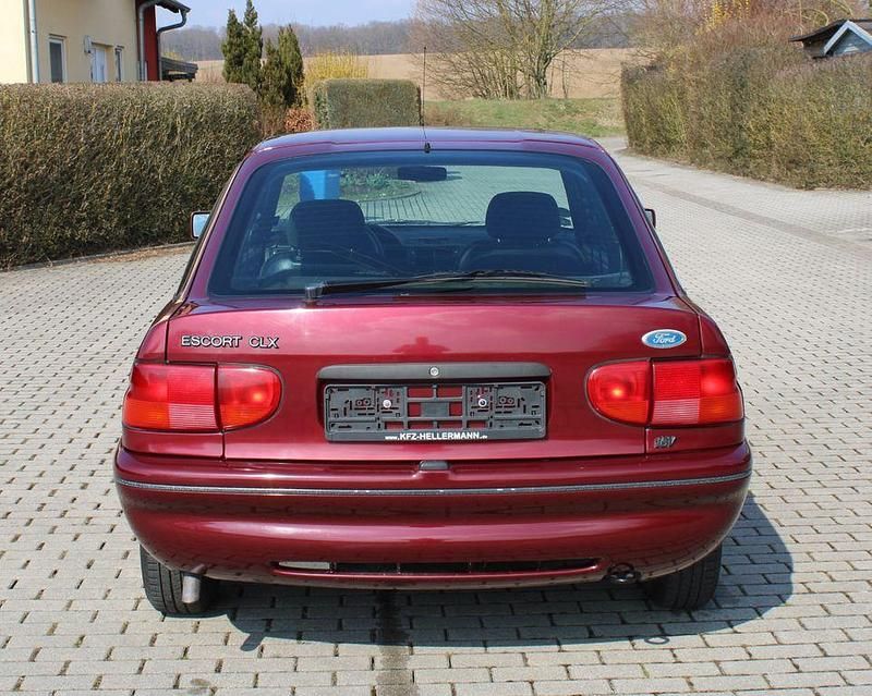 Gebraucht Ford Escort 90 PS (66 kW) 1994 Rot Limousine