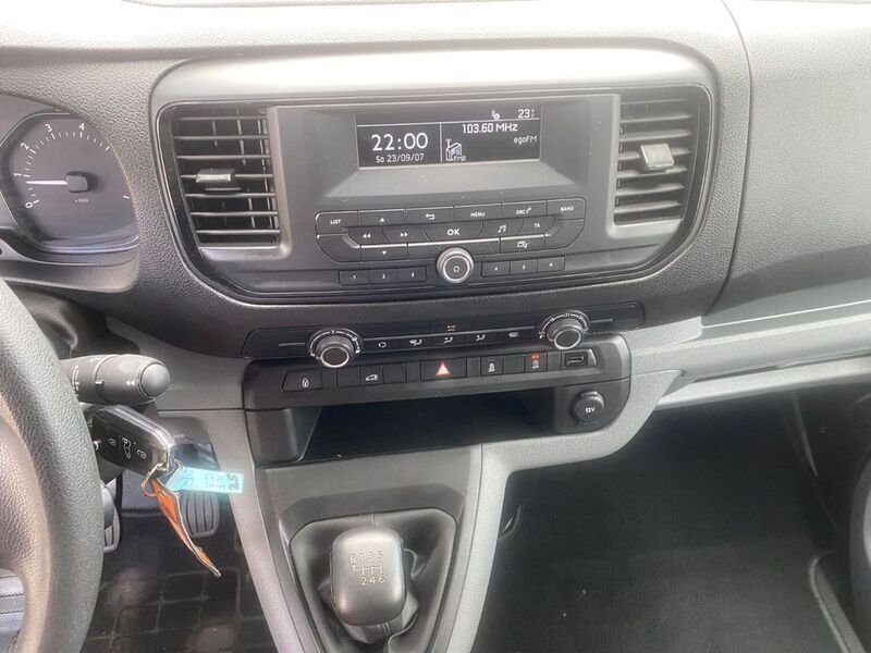 Gebraucht Opel Vivaro Selection 122 PS (89 kW) 2020 Weiß Van / Kleinbus