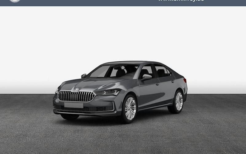 Neu Skoda Superb Selection 150 PS (110 kW) 2026 Grau Kombi