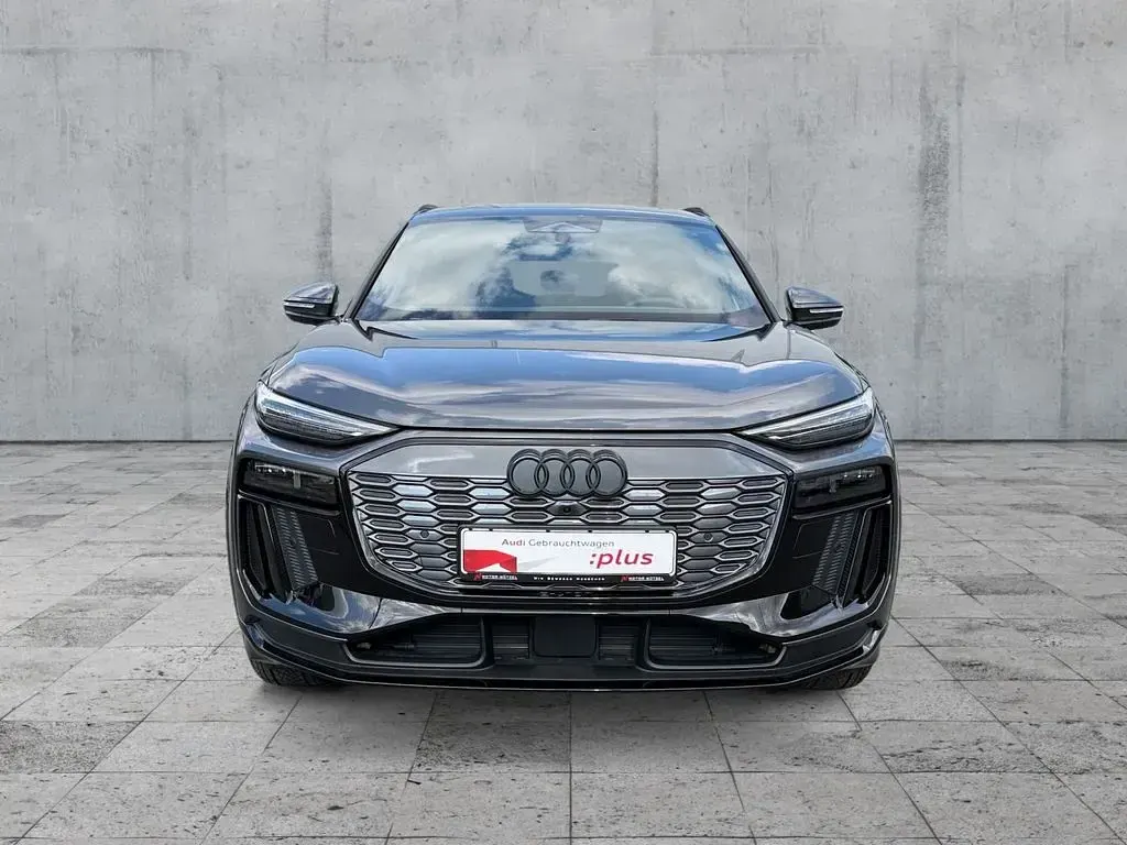 Używany Audi Q6 e-tron S-Line 225 kW (306 KM) 2025 Szary SUV