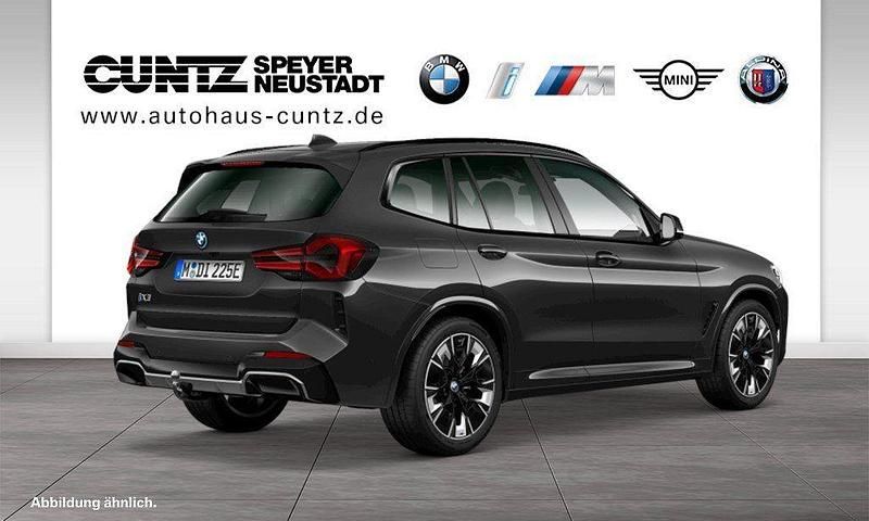 Gebraucht BMW iX3 Impressive 210 kW (286 PS) 2022 Sophistograu brillanteffekt SUV