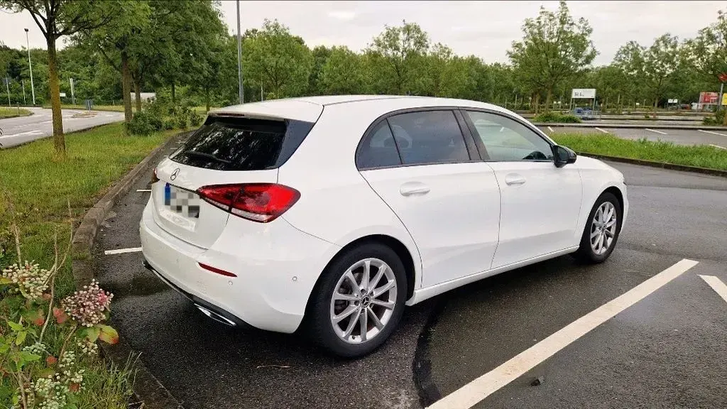Gebraucht Mercedes A160 109 PS (80 kW) 2020 Weiß Limousine