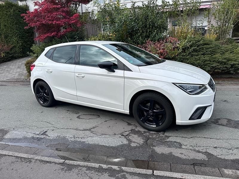 Weiß Gebraucht 2021 Seat Ibiza FR Kleinwagen | 15.250 € (Guter Preis) - Bild 1/4