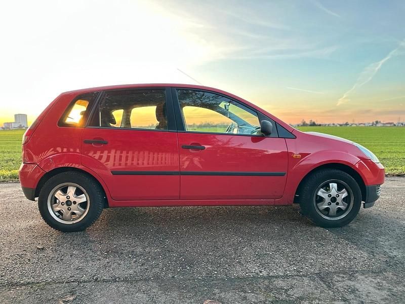 Gebraucht Ford Fiesta 80 PS (58 kW) 2003 Rot Kleinwagen