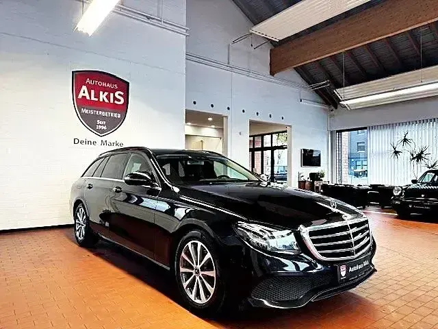Usado Mercedes E220 194 CV (142 kW) 2020 Negro Berlina