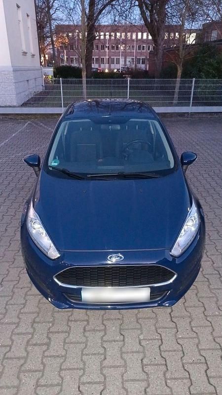 Gebraucht Ford Fiesta Trend 75 PS (55 kW) 2016 Blau Kleinwagen