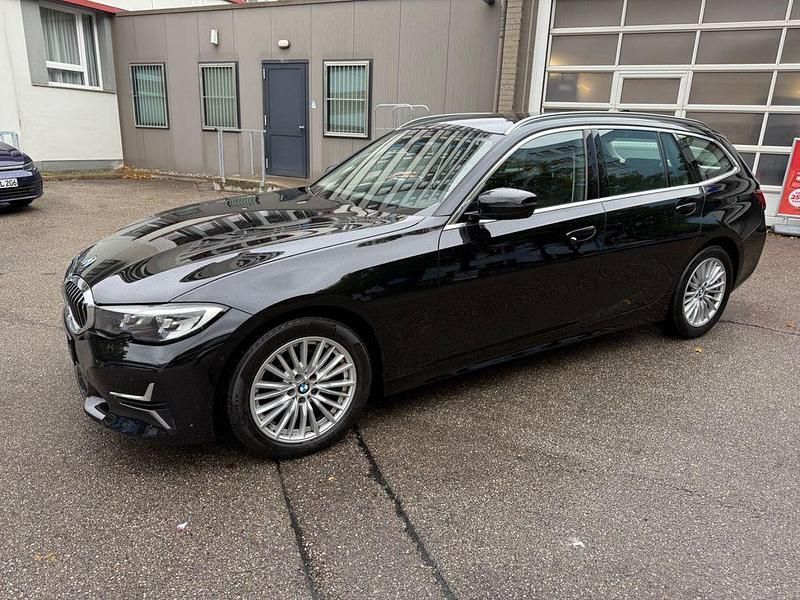 Schwarz Gebraucht 2021 BMW 320 Luxury Line Limousine | 23.999 € (Guter Preis) - Bild 1/4