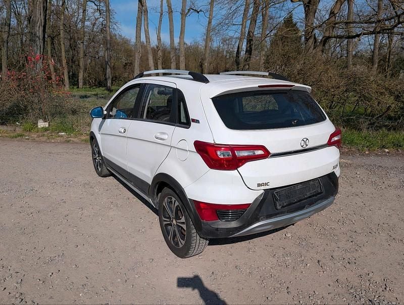 Gebraucht Baic X25 112 PS (82 kW) 2017 Weiß Kleinwagen