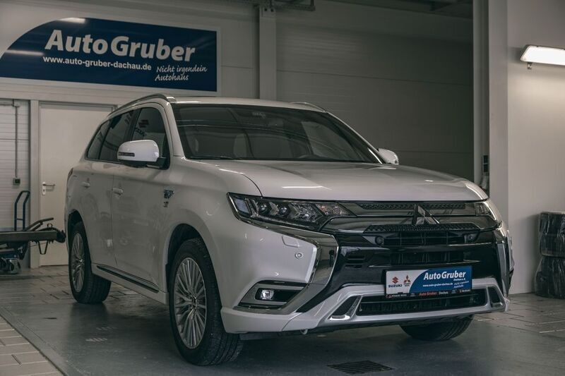 Gebraucht Mitsubishi Outlander P-HEV Top 224 PS (164 kW) 2018 Weiss SUV