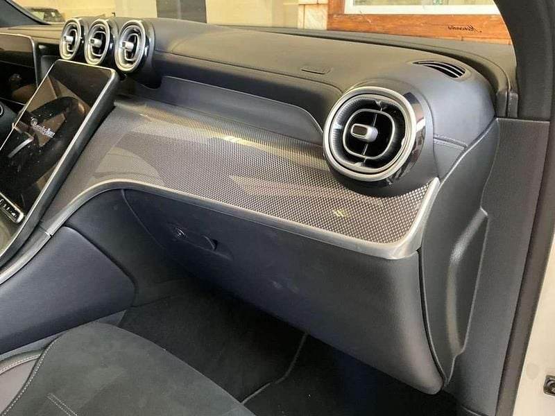 Weiß Gebraucht 2023 Mercedes GLC300 AMG line SUV | 55.000 € (Etwas zu teuer) - Bild 1/4