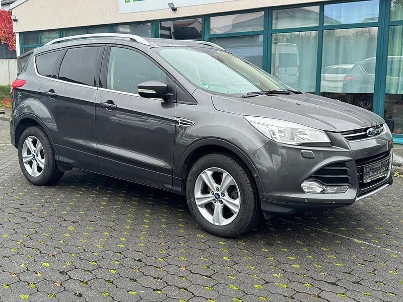 Grau Gebraucht 2014 Ford Kuga Titanium SUV | 7.950 € (Fairer Preis) - Bild 1/4