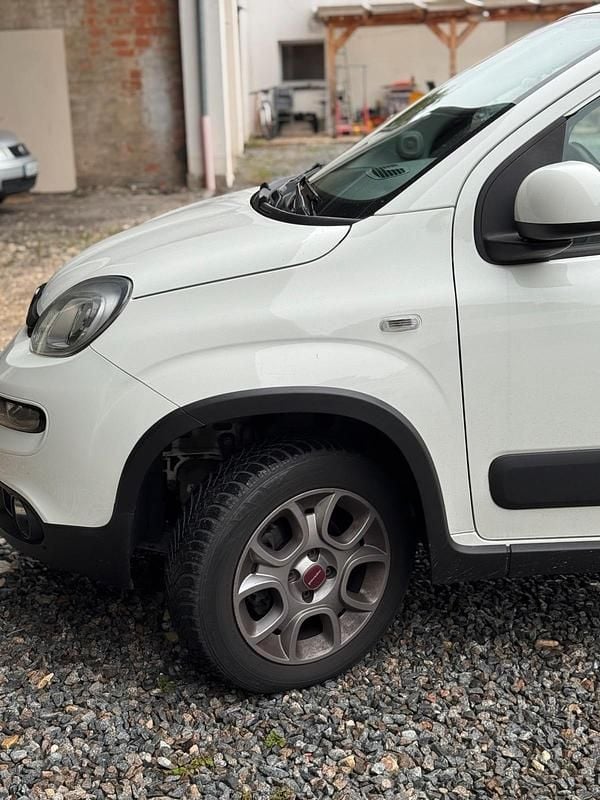 Gebraucht Fiat Panda 4x4 75 PS (55 kW) 2015 Weiß Kleinwagen