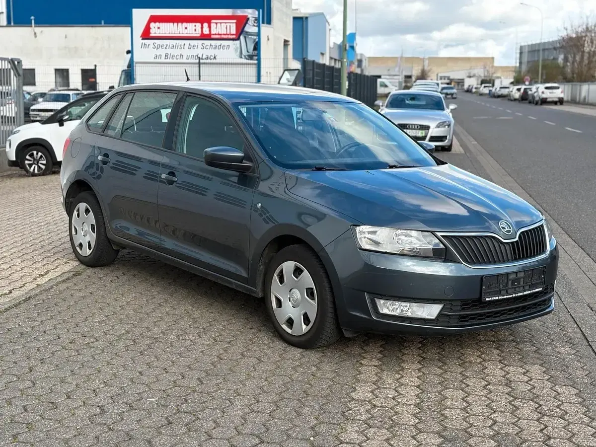 Gebraucht Skoda Rapid Elegance 105 PS (77 kW) 2014 Grau Kleinwagen