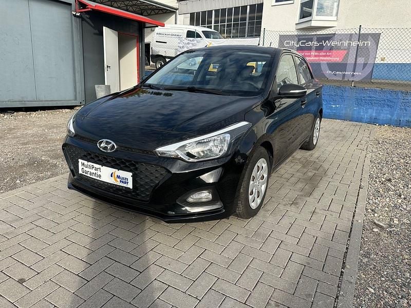 Gebraucht Hyundai i20 Select 75 PS (55 kW) 2019 Schwarz Kleinwagen