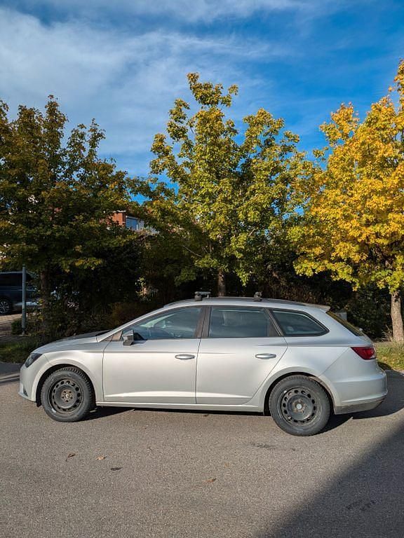 Silber Gebraucht 2014 Seat Leon ST Kombi | 7.200 € (Guter Preis) - Bild 1/4
