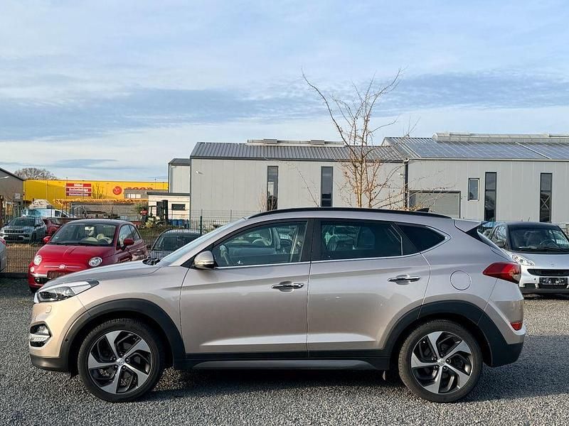 Silber Gebraucht 2017 Hyundai Tucson Premium SUV | 15.900 € (Fairer Preis) - Bild 1/4