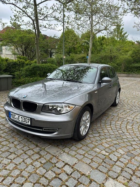 Grau Gebraucht 2008 BMW 116 Kleinwagen | 6.700 € (Teuer) - Bild 1/4