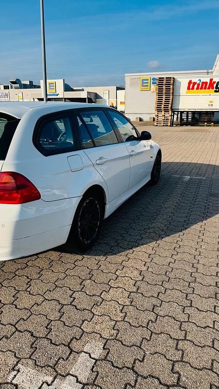 Gebraucht BMW 318 143 PS (105 kW) 2008 Weiß Kombi
