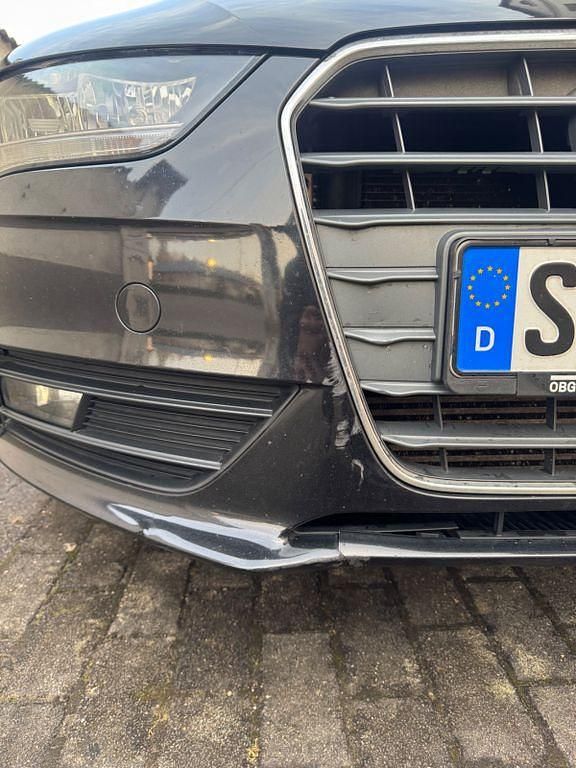 Gebraucht Audi A4 120 PS (88 kW) 2012 Schwarz Limousine