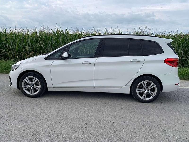 Weiß Gebraucht 2020 BMW 218 Gran Tourer Advantage Van / Kleinbus | 16.800 € (Guter Preis) - Bild 1/4