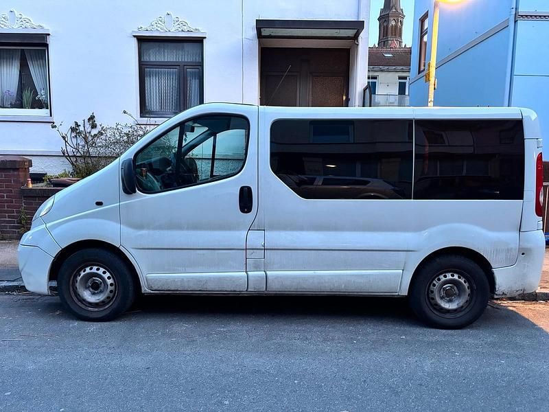 Gebraucht Opel Vivaro 145 PS (106 kW) 2008 Weiß Van / Kleinbus