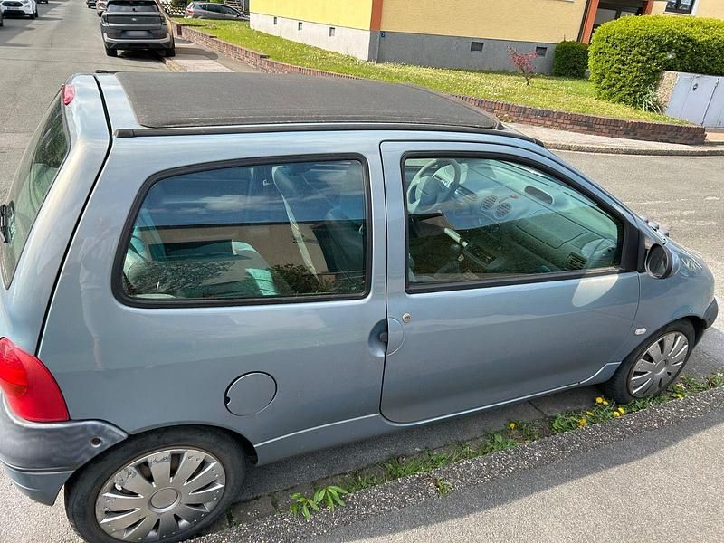Second-hand Renault Twingo 75 CP (55 kW) 2004 Albastru Hatchback