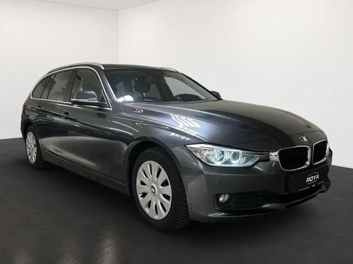 Gebraucht BMW 318 Sport Line 143 PS (105 kW) 2013 Grau Kombi