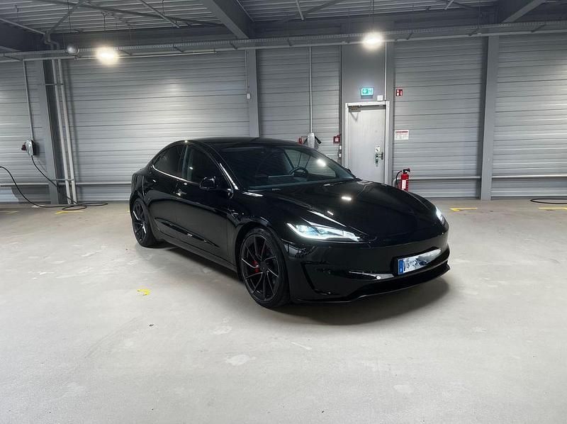 Gebraucht 2024 Tesla Model 3 Performance Limousine | 49.499 € (Fairer Preis) - Bild 1/4