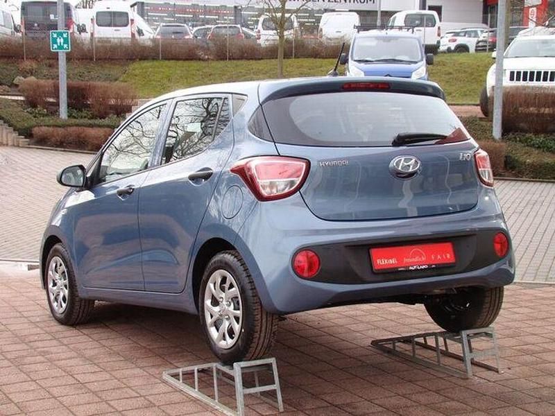 Gebraucht Hyundai i10 Classic 67 PS (49 kW) 2017 Blau Kleinwagen