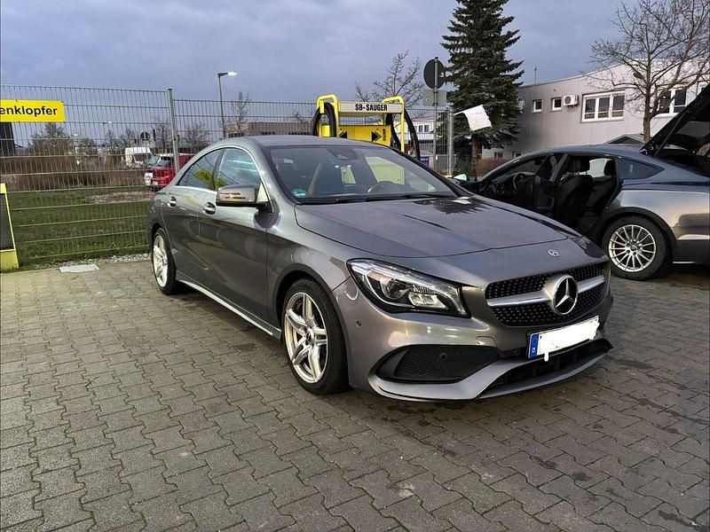 Grau Gebraucht 2017 Mercedes CLA220 AMG line Limousine | 16.500 € (Fairer Preis) - Bild 1/4