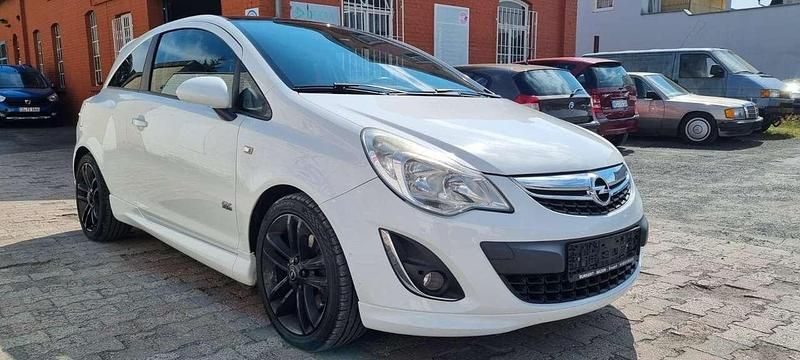Gebraucht Opel Corsa Color Edition 150 PS (110 kW) 2011 Casablancaweiss/saphirschwarz Kleinwagen