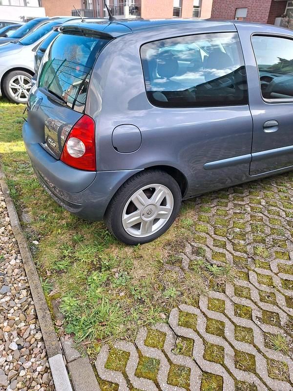 Gebraucht Renault Clio II 75 PS (55 kW) 2005 Grau Kleinwagen