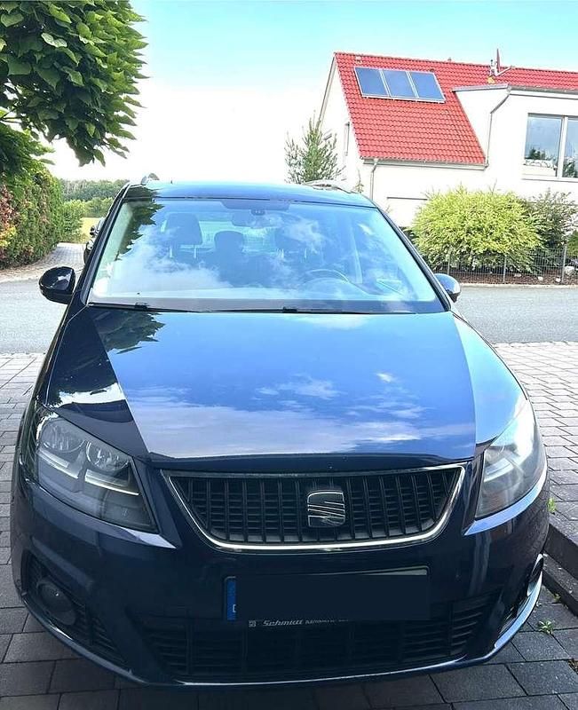 Blau Gebraucht 2012 Seat Alhambra Ecomotive Van / Kleinbus | 8.800 € (Fairer Preis) - Bild 1/4