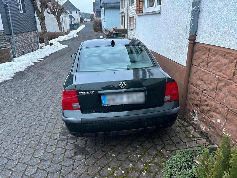 Gebraucht VW Passat 101 PS (74 kW) 1997 Grün Limousine