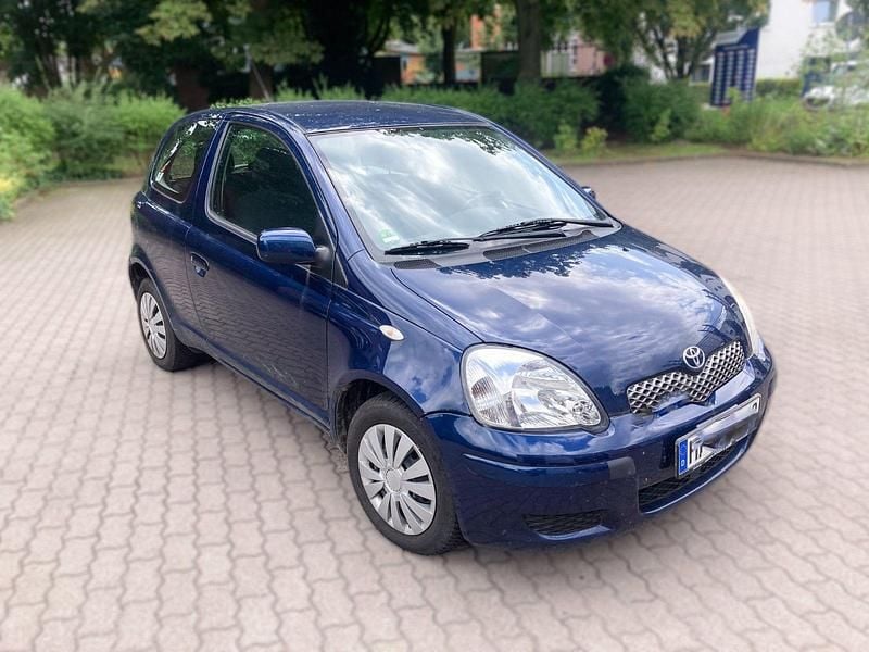 Blau Gebraucht 2003 Toyota Yaris Limousine | 2.300 € (Guter Preis) - Bild 1/4