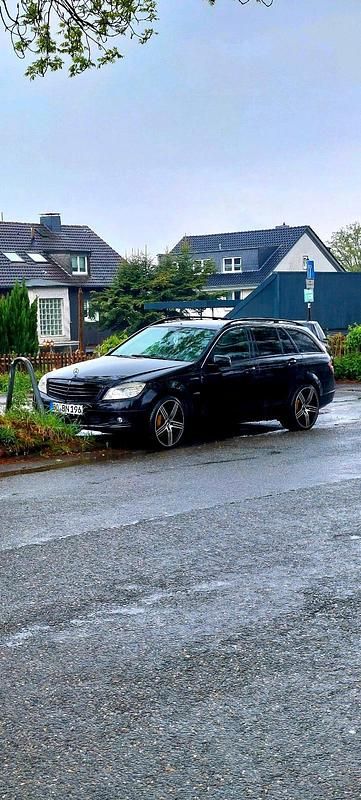 Gebraucht Mercedes C180 156 PS (114 kW) 2010 Schwarz Kombi