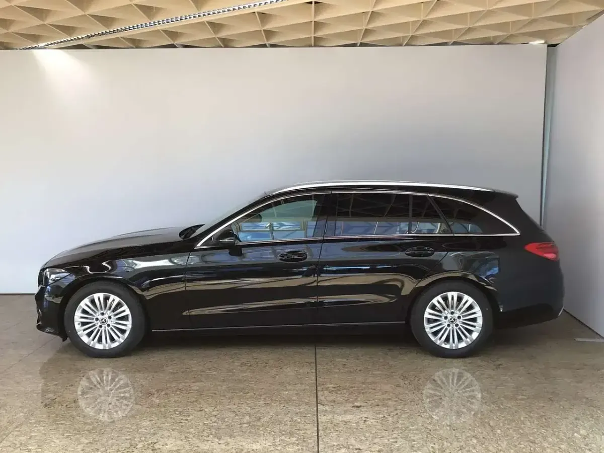 Gebraucht Mercedes C200 Advanced 163 PS (119 kW) 2025 Lack obsidianschwarz Kombi