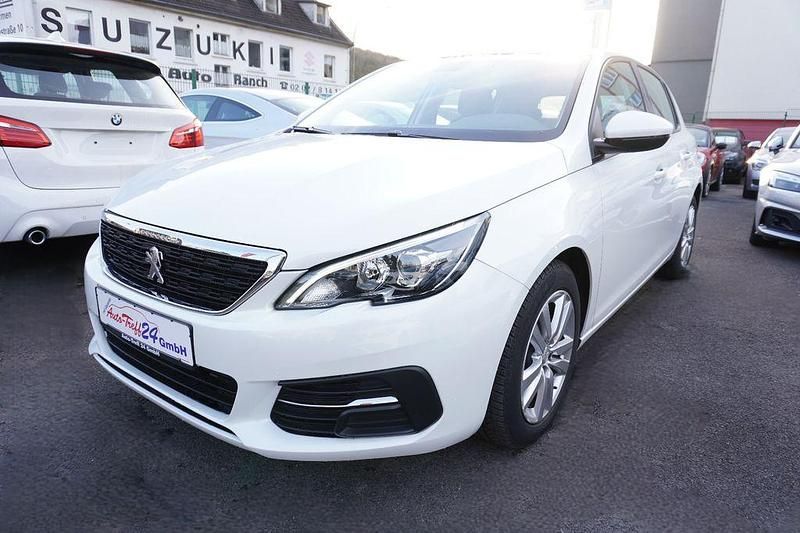 Gebraucht Peugeot 308 131 PS (96 kW) 2018 Weiß Limousine