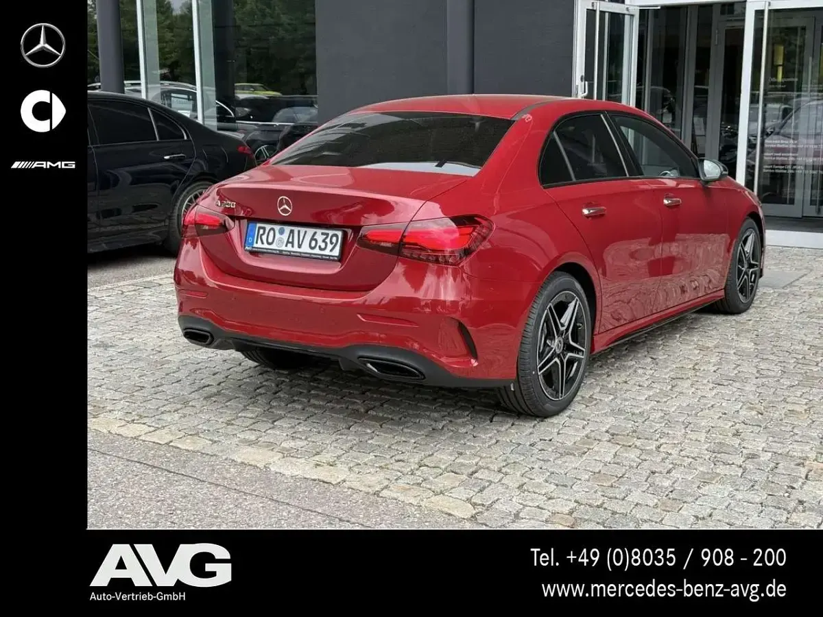 Gebraucht Mercedes A200 AMG 163 PS (119 kW) 2025 Patagonienrot Limousine