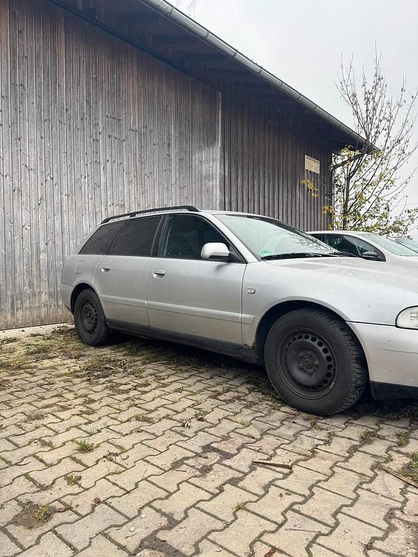 Używany Audi A4 150 KM (110 kW) 2001 Srebrny Kombi