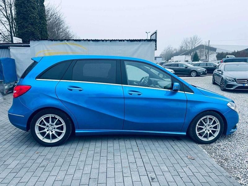 Gebraucht Mercedes B220 170 PS (125 kW) 2013 Blau Van / Kleinbus